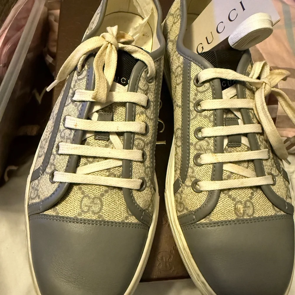Gucci Tessuto sneakers 39.5 Preloved gently worn and ready for new adventures.